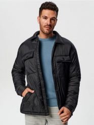 Kurtka puffer - czarny. Czarne kurtki męskie Sinsay, l, bez wzorów, bez ramiączek, bez kaptura. Za 99.99 zł.