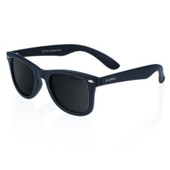 Okulary przeciwsłoneczne z polaryzacją unisex OPC Santa Cruz Kat.3 + etui. Czarne okulary przeciwsłoneczne męskie OPC, bez wzorów, sportowe. Za 249.99 zł.