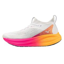 Buty do biegania Mizuno Neo Vista 2 white/white/pink tetra. Białe buty do biegania męskie Mizuno, bez wzorów, bez zapięcia, do biegania. W wyprzedaży za 688.85 zł.