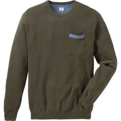Sweter Regular Fit bonprix ciemnooliwkowy. Zielone swetry męskie bonprix, bez wzorów, bez kołnierzyka, bez ramiączek. Za 34.99 zł.