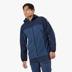 Kurtka outdoor turystyka męska Swedemount Lofoten Stretch Jacket szybkoschnąca. Niebieskie kurtki męskie SWEDEMOUNT, m, bez wzorów, z tkaniny, sportowe, bez ramiączek, bez kaptura. W wyprzedaży za 372.00 zł.