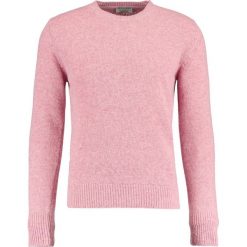 Editions MR SHETLAND CREWNECK Sweter pink. Czerwone swetry męskie Editions MR, z materiału. W wyprzedaży za 569.50 zł.