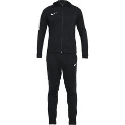Nike Performance DRY SUIT Dres black/white. Czarne komplety dresowe męskie Nike Performance, z dresówki, sportowe. Za 399.00 zł.