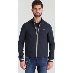 Granatowa męska kurtka Emporio Armani we wzór. Kurtki męskie Emporio Armani. Za 531.60 zł.