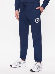 New Balance Spodnie dresowe MP31902 Granatowy Regular Fit. Niebieskie spodnie dresowe męskie New Balance, bez wzorów, z bawełny. Za 139.99 zł.