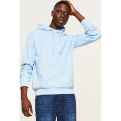 Bluza kangurka z kapturem - Niebieski. Bluzy nierozpinane męskie marki Reserved. W wyprzedaży za 59.99 zł.