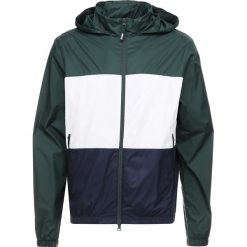 Nike SB DRY HOODED STRIPE Kurtka wiosenna midnight green/white/obsidian. Zielone kurtki męskie Nike SB, z materiału. Za 399.00 zł.