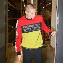 Bluza z napisami z kolekcji Progress - Czerwony. Bluzy nierozpinane męskie marki Cropp. Za 99.99 zł.