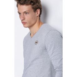 Jasnoszara Koszulka Nights Away. Koszulki męskie z długim rękawem Born2be. Za 34.99 zł.