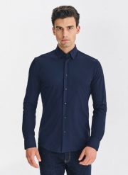 PAKO LORENTE – Granatowa koszula męska. Koszule męskie Pako Lorente, l, bez wzorów, z elastanu, bez kołnierzyka, bez ramiączek. Za 299.99 zł.