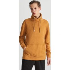 Bluza z kominowym kołnierzem - Brązowy. Bluzy nierozpinane męskie marki Reserved. Za 79.99 zł.