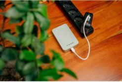 Powerbank Verbatim Charge 'n' Go Essentials Magnetic Wireless 20000mAh USB-C PD 3.0 Green. Zielone powerbanki Verbatim. Za 206.64 zł.