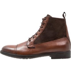 Geox JAYLON Botki sznurowane ebony. Buty zimowe męskie Geox. W wyprzedaży za 479.20 zł.