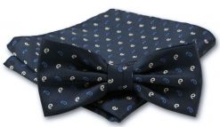 Elegancka Mucha Męska - Alties - Granat w Niebiesko-Biały Wzór. Niebieskie krawaty i muchy męskie Alties, bez wzorów, eleganckie. Za 54.00 zł.