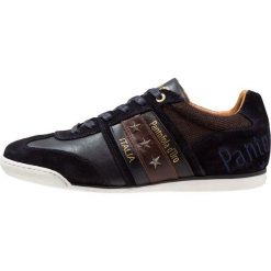 Pantofola d`Oro IMOLA Sneakersy niskie dress blues. Niebieskie buty sportowe na co dzień męskie Pantofola d`Oro, z materiału. Za 459.00 zł.