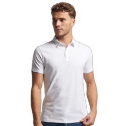 Koszulka polo z dżerseju Superdry Studios. Białe koszulki polo męskie Superdry., m, bez wzorów, z dżerseju, bez kołnierzyka, bez ramiączek. W wyprzedaży za 176.45 zł.