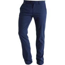 Colmar CROKE Spodnie materiałowe prussian blue. Długie spodnie sportowe męskie marki Colmar. W wyprzedaży za 471.75 zł.