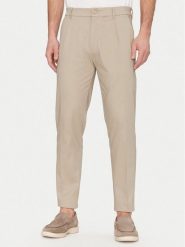 Calvin Klein Chinosy K10K114104 Beżowy Tapered Fit. Brązowe eleganckie spodnie męskie Calvin Klein, bez wzorów, z bawełny. Za 279.99 zł.