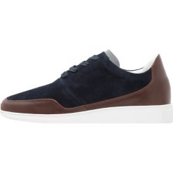 Piola PUNTA HERMOSA Sneakersy niskie blue. Buty sportowe na co dzień męskie marki Piola. W wyprzedaży za 359.50 zł.