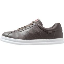 Camper RUNNER FOUR Sneakersy niskie medium gray. Szare buty sportowe na co dzień męskie Camper, z materiału. Za 489.00 zł.
