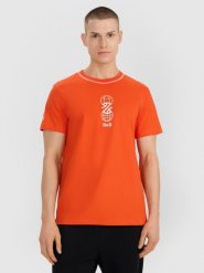 4F T-shirt regular z nadrukiem męski - pomarańczowy L. Brązowe t-shirty męskie 4f, l, bez wzorów, z bawełny, bez kołnierzyka, bez ramiączek. W wyprzedaży za 39.99 zł.