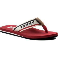Japonki TOMMY JEANS - Mens Beach Sandal EM0EM00065 Tango Red 611. Klapki i japonki męskie marki Tommy Jeans. W wyprzedaży za 119.00 zł.