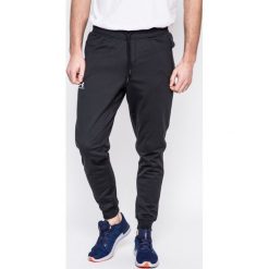 Under Armour - Spodnie Sportstle. Szare spodnie dresowe męskie marki Under Armour, z dzianiny. W wyprzedaży za 199.90 zł.