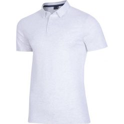 Koszulka polo męska TSM015 - chłodny jasny szar. Szare koszulki polo męskie 4f, na lato, z bawełny, sportowe, polo. W wyprzedaży za 49.99 zł.