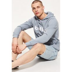 Bluza z napisem - Niebieski. Bluzy nierozpinane męskie House. W wyprzedaży za 39.99 zł.