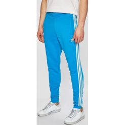 Adidas Originals - Spodnie sportowe. Długie spodnie sportowe męskie marki Adidas Originals. Za 279.90 zł.