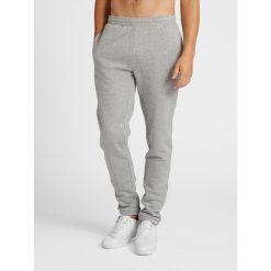 Spodnie dresowe sportowe Hummel GG12 Sweat Pants męskie szare. Szare szorty sportowe męskie HUMMEL, bez wzorów, z dresówki, sportowe. Za 201.00 zł.