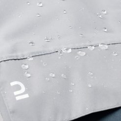 Ponczo na rower miejski Btwin 540 przeciwdeszczowe odblaskowe PPE. Niebieskie kurtki treningowe męskie B'TWIN, s, bez wzorów, z materiału, bez kaptura, rowerowe. W wyprzedaży za 139.99 zł.