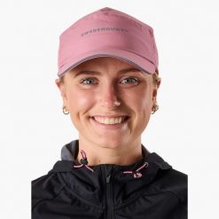 Czapka do biegania unisex Swedemount Ultra Light Running Cap szybkoschnąca. Czerwone czapki męskie SWEDEMOUNT, na wiosnę, bez wzorów. Za 79.99 zł.