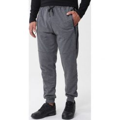 Szare Spodnie Entry. Szare spodnie dresowe męskie Born2be, bez wzorów, z dresówki. Za 49.99 zł.