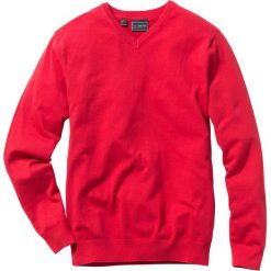 Sweter z dekoltem w serek bonprix czerwony. Swetry męskie marki bonprix. Za 44.99 zł.