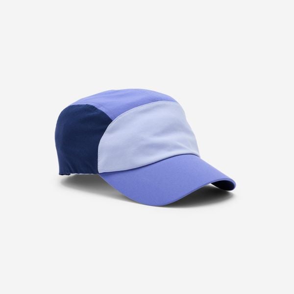 Czapka z daszkiem fitness. Fioletowe czapki męskie DOMYOS, bez wzorów, z elastanu, sportowe. Za 39.99 zł.