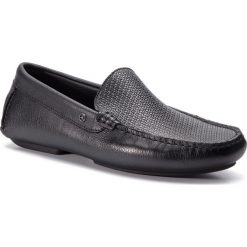 Mokasyny TOMMY HILFIGER - 2 Mb Mercedes Leather Driver FM0FM02240 Black 990. Mokasyny męskie marki Tommy Hilfiger. W wyprzedaży za 499.00 zł.