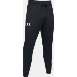 Under Armour Spodnie męskie SPORTSTLE JOGGER czarne r. XL (1290261-001). Czarne spodnie dresowe męskie Under Armour. Za 275.94 zł.