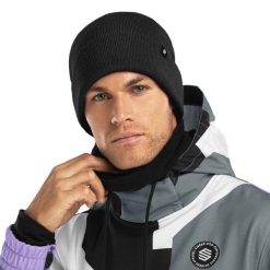 Czapka zimowa beanie męska Snowflake. Czarne czapki męskie SIROKO, na zimę, bez wzorów, z tkaniny, sportowe. W wyprzedaży za 84.00 zł.