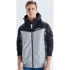 Ocieplana kurtka z kapturem - Jasny szary. Kurtki męskie marki Cropp. Za 189.99 zł.