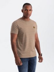 T-shirt męski w paski z naszywką Ombre Design – brązowo-biały V7 - Rozmiar: S. Białe t-shirty męskie Ombre Clothing, m, z aplikacjami, z bawełny, bez kołnierzyka, bez ramiączek. W wyprzedaży za 39.99 zł.