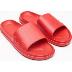 Klapki - Czerwony. Klapki i japonki męskie marki Cropp. Za 39.99 zł.