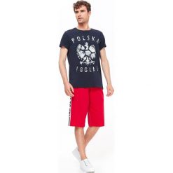 T-SHIRT KRÓTKI RĘKAW MĘSKI Z NADRUKIEM, GŁADKI. T-shirty męskie TOP SECRET. W wyprzedaży za 19.99 zł.