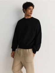 Bluza oversize z przeszyciem - czarny. Czarne bluzy nierozpinane męskie Reserved, l, bez wzorów, z bawełny, bez ramiączek, bez kaptura. W wyprzedaży za 69.99 zł.