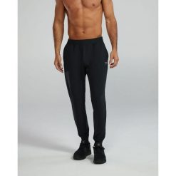 Spodnie dresowe męskie techniczne TYR Tech Jogger. Czarne spodnie dresowe męskie TYR, bez wzorów, z dresówki. Za 450.00 zł.