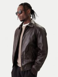 Guess Kurtka z imitacji skóry M6RL0A WJ260 Brązowy Regular Fit. Brązowe kurtki męskie Guess, m, z aplikacjami, ze skóry, bez ramiączek, bez kaptura. Za 556.00 zł.