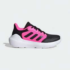 Buty Tensaur Run 2.0. Czarne buty do biegania męskie ADIDAS, bez wzorów, z materiału, bez zapięcia, na jogę i pilates. W wyprzedaży za 156.30 zł.