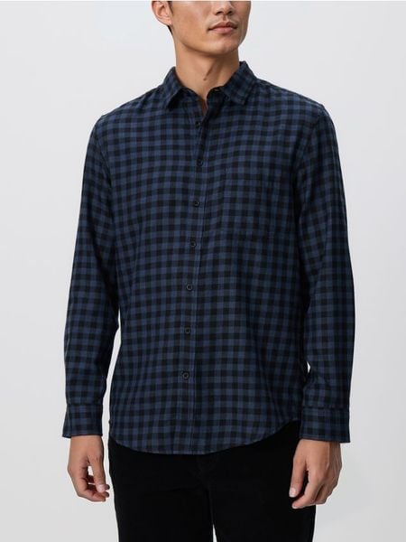 Koszula regular fit w kratę - granatowy. Niebieskie koszule męskie Reserved, l, bez wzorów, z bawełny, bez kołnierzyka, bez ramiączek. W wyprzedaży za 89.99 zł.