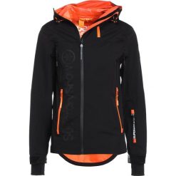 Superdry BASEJUMPER Kurtka snowboardowa black. Kurtki narciarskie i snowboardowe męskie marki Superdry. W wyprzedaży za 879.20 zł.