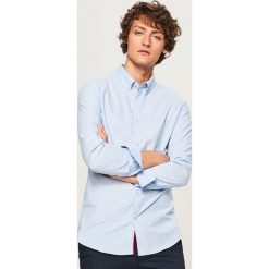 Koszula z mikroprintem slim fit - Niebieski. Niebieskie koszule męskie Reserved. Za 99.99 zł.